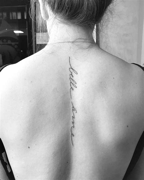 frases para tatuajes en la columna mujer|50 frases para tatuarse bonitas y originales con。